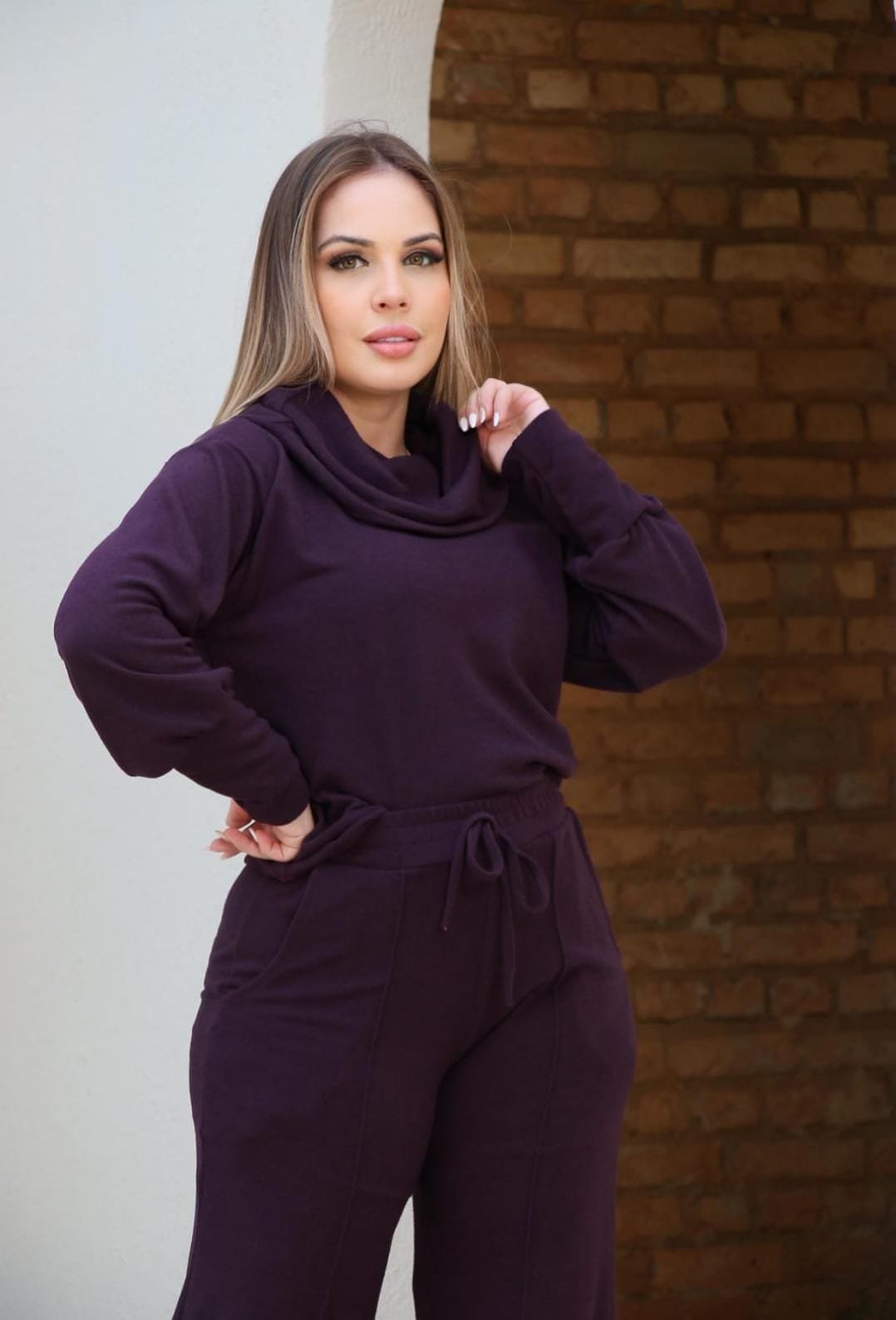 CONJUNTO COM GOLA SOLTA E CALÇA PANTALONA EM LANZINHA - Imagem 2